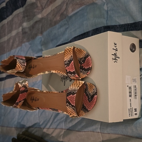 Shoes - Picture 2 of 3